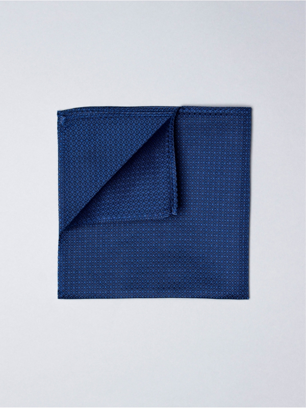 Pochette noire avec motifs bleus