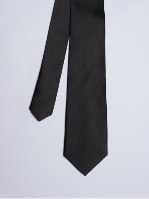 Cravate unie noire en satin