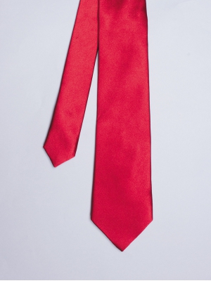 Cravate unie rouge rubis