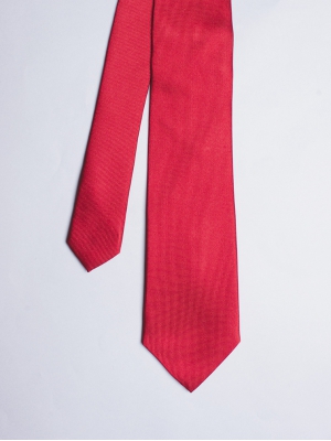 Cravate unie rouge cerise