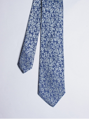 Cravate bleue avec motifs fleurs bleues