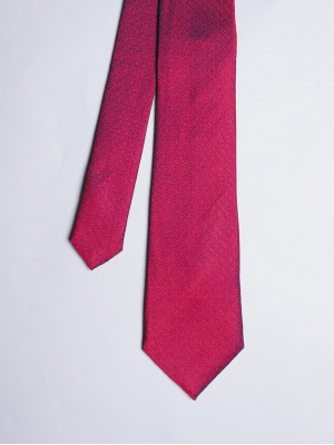 Cravate rouge avec motifs cercles bleus