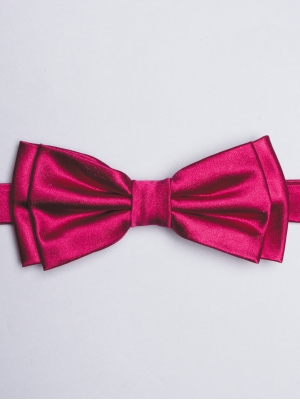 Plain raspberry bow tie 
