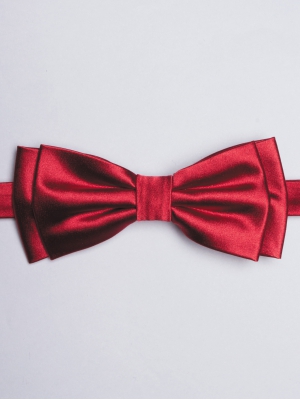Plain bright red bow tie 