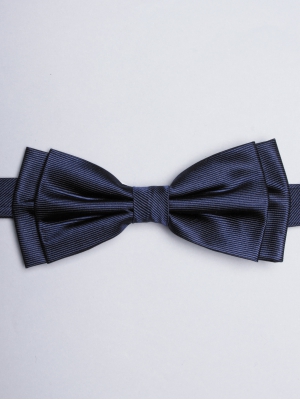 Plain midnight blue bow tie 