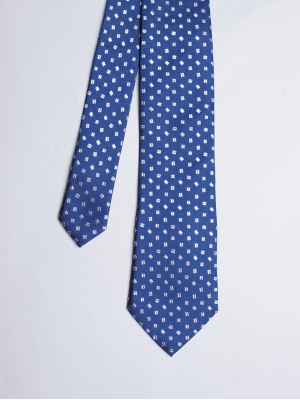 Cravate bleue avec motifs carrés