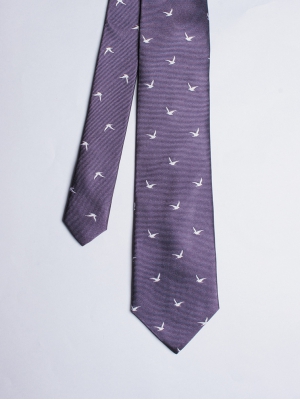 Cravate mauve avec motifs oiseaux marins