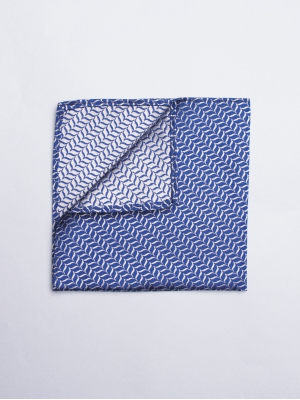 Pochette bleue avec motifs vagues géométriques 