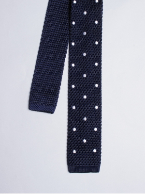 Cravate bleu marine en tricot de soie à pois blancs 