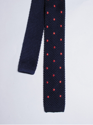 Cravate bleu marine en tricot de soie à pois rouges 