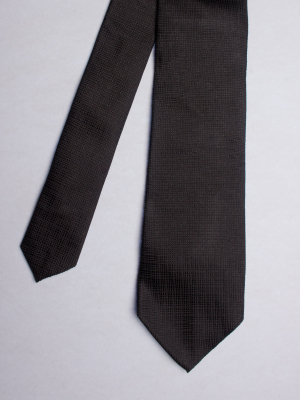 Black tie with striated effect