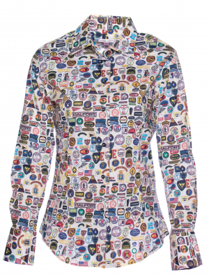 Women's fitted shirt with badges print